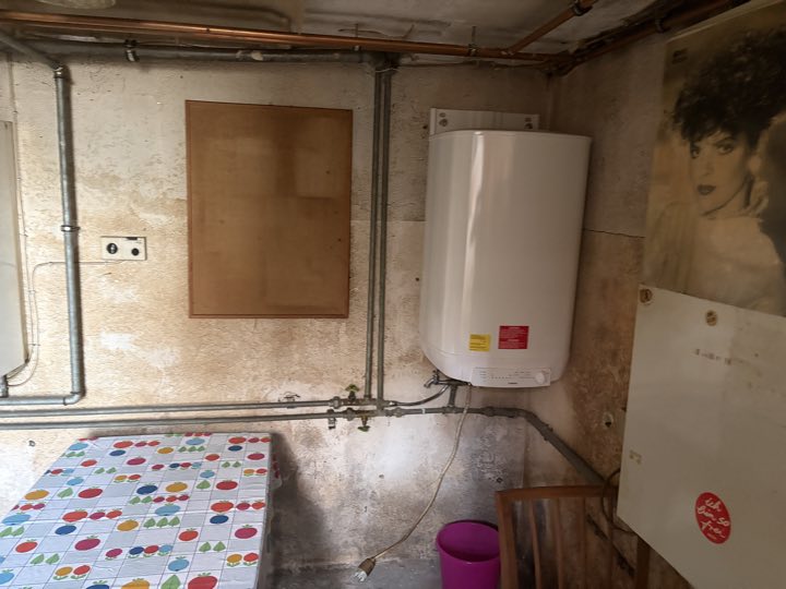 Elektro-Warmwasserboiler mit alter Installation